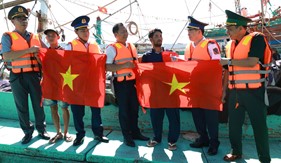 Bộ Tư lệnh Cảnh sát biển Việt Nam thăm, chúc Tết quân, dân tại đảo Thổ Chu