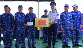 Thủ trưởng Vùng Cảnh sát biển 3 thăm, kiểm tra tàu chuẩn bị lên đường trực Tết 
