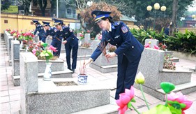 Cán bộ, chiến sĩ Cơ quan Bộ Tư lệnh Cảnh sát biển dâng hương, tri ân các anh hùng liệt sĩ