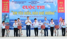 Hải đoàn 11 tổ chức Chương trình “Cảnh sát biển đồng hành với ngư dân” tại tỉnh Ninh Bình