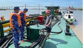 Bộ Tư lệnh Vùng Cảnh sát biển 1 tạm giữ 10.000 lít dầu DO không rõ nguồn gốc
