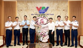 Cảnh sát biển Việt Nam thăm, chúc mừng các cơ quan báo chí tại Hà Nội