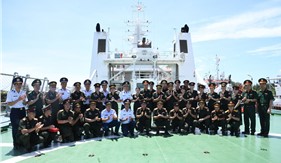 Đoàn sĩ quan trẻ Quân đội nhân dân Lào thăm và giao lưu tại Bộ Tư lệnh Vùng Cảnh sát biển 2