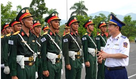 Trung tướng Bùi Quốc Oai thăm, kiểm tra lực lượng đại diện Cảnh sát biển Việt Nam tham gia diễu binh, diễu hành