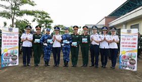 Phụ nữ Cảnh sát biển Việt Nam tiếp sức lực lượng thực hiện nhiệm vụ diễu binh, diễu hành