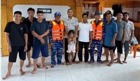 Bộ Tư lệnh Vùng Cảnh sát biển 1 phối hợp cứu nạn 2 du khách gặp nạn trên biển Hà Tĩnh