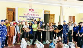 Bộ Tư lệnh Vùng Cảnh sát biển 1 phối hợp hỗ trợ nhân dân chịu thiệt hại do bão số 3