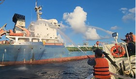 Tàu KN 210 cơ động kịp thời cứu nạn tàu dầu bị cháy trên vùng biển phía Nam Côn Đảo