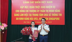 Nữ sĩ quan Cảnh sát biển Việt Nam đầu tiên nhận nhiệm vụ tại IFC Singapore