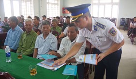 Bộ Tư lệnh Vùng Cảnh sát biển 2 tuyên truyền chống khai thác IUU tại Quảng Trị