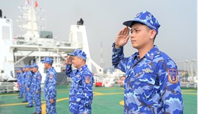 Tàu CSB 8001 cập cảng Jakarta, bắt đầu chuỗi hoạt động giao lưu với Cảnh sát biển Indonesia