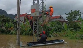 Người Viettel trắng đêm khắc phục sự cố, giữ thông tin liên lạc cho khách hàng