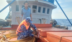 Hải đoàn 42 bắt giữ tàu chở 110.000 lít dầu DO không rõ nguồn gốc