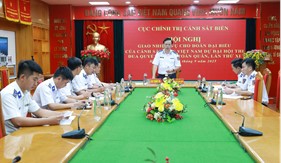 Giao nhiệm vụ cho 3 tập thể và 3 cá nhân tham dự Đại hội Thi đua Quyết thắng toàn quân lần thứ XI