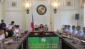 Cảnh sát biển Việt Nam chào xã giao chính quyền địa phương và Lực lượng bảo vệ bờ biển Philippines