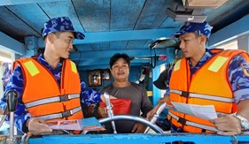 Hải đội 33 tăng cường tuyên truyền chống khai thác IUU cho ngư dân Đặc khu Côn Đảo