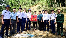 Bộ Tư lệnh Vùng Cảnh sát biển 2 thăm, hỗ trợ đồng bào vùng lũ lụt
