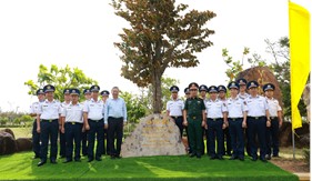 Tổng Bí thư Tô Lâm thăm, làm việc với Bộ Tư lệnh Vùng Cảnh sát biển 4