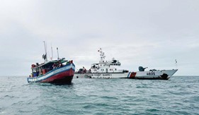 Một số giải pháp nâng cao hoạt động công tác đảng, công tác chính trị trong chống khai thác IUU