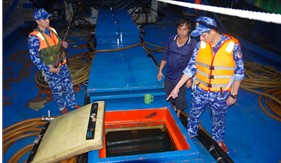 Bộ Tư lệnh Vùng Cảnh sát biển 4 bắt giữ tàu cá vận chuyển trái phép 200.000 lít dầu D.O