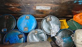 Bộ Tư lệnh Vùng Cảnh sát biển 2 phối hợp bắt giữ 2 tàu cá vận chuyển dầu DO trái phép