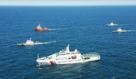 Những hải trình vượt sóng giữ bình yên cho biển đảo quê hương 