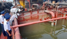 Bộ Tư lệnh Vùng Cảnh sát biển 3 bắt giữ nhiều phương tiện vận chuyển cát và dầu D.O không rõ nguồn gốc