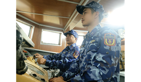 Hai cha con quê lúa và dòng chảy truyền thống trên sóng biển