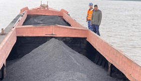 Bộ Tư lệnh Vùng Cảnh sát biển 1 tạm giữ tàu chở 150 tấn than  không rõ nguồn gốc