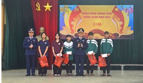 Chung tay mang Tết đến với học sinh nghèo