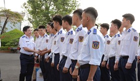 Bộ Tư lệnh Vùng Cảnh sát biển 4 gặp gỡ, động viên chiến sĩ hoàn thành nghĩa vụ quân sự