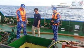 Bộ Tư lệnh Vùng Cảnh sát biển 3 tạm giữ tàu vận chuyển khoảng 600.000 lít dầu DO không rõ nguồn gốc