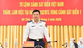 Tư lệnh Cảnh sát biển Việt Nam thăm, làm việc tại Hải đội 102
