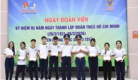 Hải đội 401 trao học bổng cho học sinh có hoàn cảnh khó khăn tại Phú Quốc