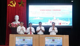 Bộ Tư lệnh Vùng Cảnh sát biển 1 đồng hành với ngư dân tỉnh Ninh Bình