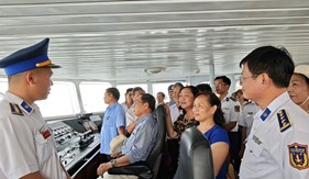 Cựu chiến binh Đặc công tiếp lửa truyền thống cho cán bộ, chiến sĩ Bộ Tư lệnh Vùng Cảnh sát biển 2