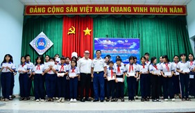 Đoàn Trinh sát số 2 thực hiện Chương trình công tác dân vận “Cảnh sát biển với đồng bào dân tộc, tôn giáo”