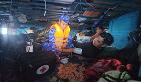 Kịp thời hỗ trợ tàu cá gặp nạn cùng 57 ngư dân trên vùng biển Trường Sa