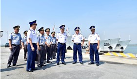 Thiếu tướng Trần Văn Lượng đến thăm, kiểm tra tại Bộ Tư lệnh Vùng Cảnh sát biển 2