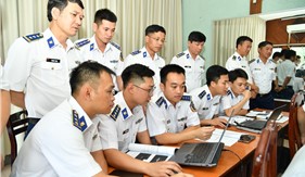 Cảnh sát biển Việt Nam tập huấn sử dụng phần mềm vòng chung kết khu vực Cuộc thi “Em yêu biển, đảo quê hương”