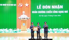 Cục Nghiệp vụ và Pháp luật Cảnh sát biển Việt Nam vinh dự đón nhận Huân chương Chiến công hạng Nhì