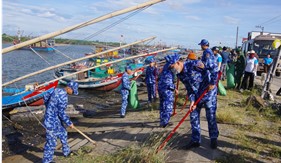 Hải đội 202 chung tay bảo vệ môi trường biển