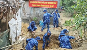 Bộ Tư lệnh Vùng Cảnh sát biển 2 thực hiện công tác dân vận tại xã Tam Mỹ