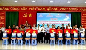 Bộ Tư lệnh Vùng Cảnh sát biển 3 đồng hành cùng ngư dân xã Phước Hải