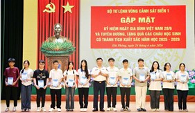 Bộ Tư lệnh Vùng Cảnh sát biển 1 tổ chức gặp mặt, tuyên dương các cháu học sinh có thành tích xuất sắc năm học 2025 - 2026