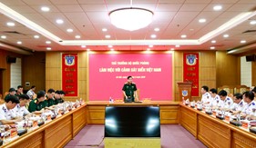 Thượng tướng Nguyễn Văn Gấu làm việc với Cảnh sát biển Việt Nam 