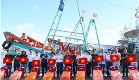 Bộ Tư lệnh Vùng Cảnh sát biển 3 đồng hành cùng ngư dân, chung tay gỡ “thẻ vàng” IUU