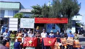 Bộ Tư lệnh Vùng Cảnh sát biển 2 tuyên truyền pháp luật cho hơn 200 ngư dân tại cảng cá Quy Nhơn