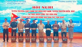 Đoàn Trinh sát số 1 tuyên truyền pháp luật về biển, đảo tại Quảng Ninh