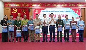 Tư lệnh Cảnh sát biển Việt Nam dâng hương tưởng niệm các anh hùng liệt sĩ
